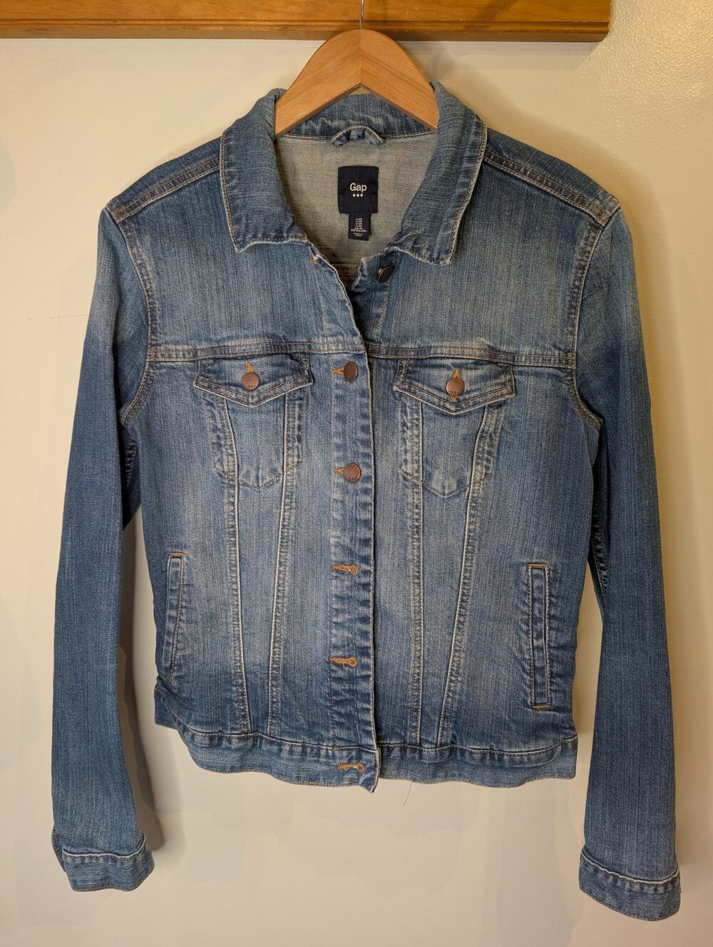 Gap Women's Medium Indigo Stretch Denim Trucker Jacket Medium Light Wash